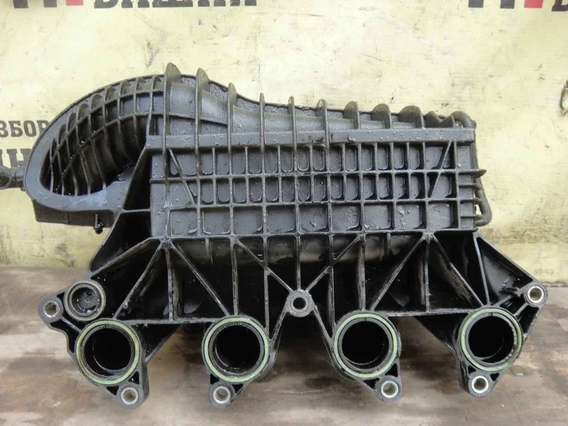 Коллектор впускной Skoda Fabia 03F129709J 2 1.2