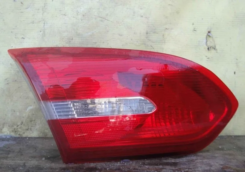 Фонарь внутренний Ford Focus 1904742 3, правый