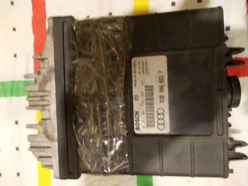 Блок управления двс Audi A4 028906021F