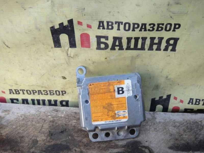 Блок управления airbag Nissan Patrol K88201LB1A