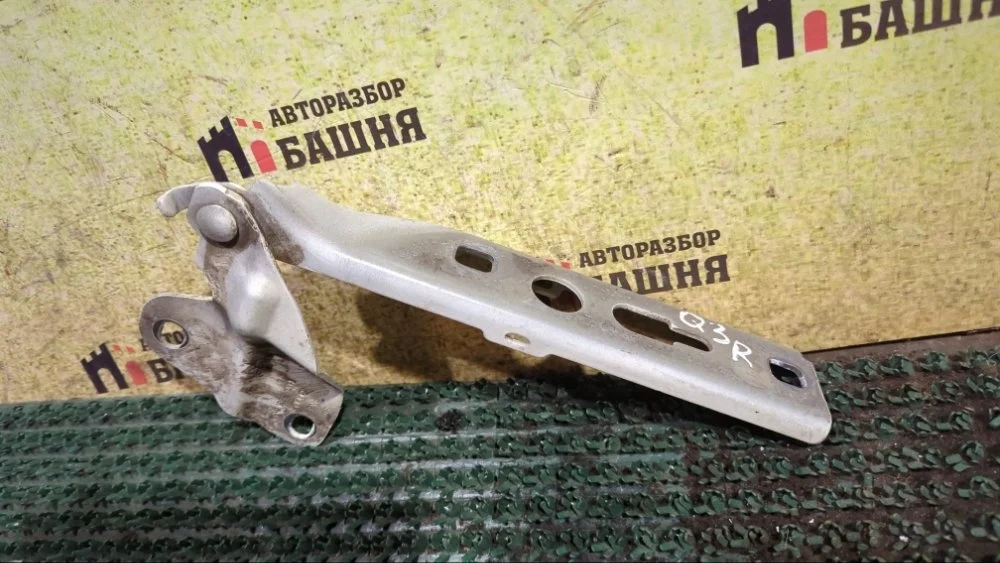 Петля капота Audi Q3 8U0823302, правая