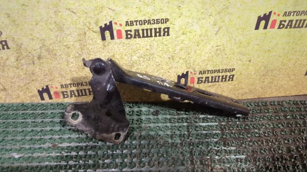 Петля капота Audi Q3 8U0823302, правая