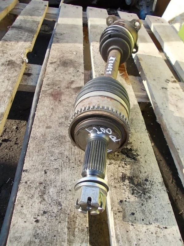 Привод Mitsubishi L200 3815A312 KB4T 4D56, передний правый