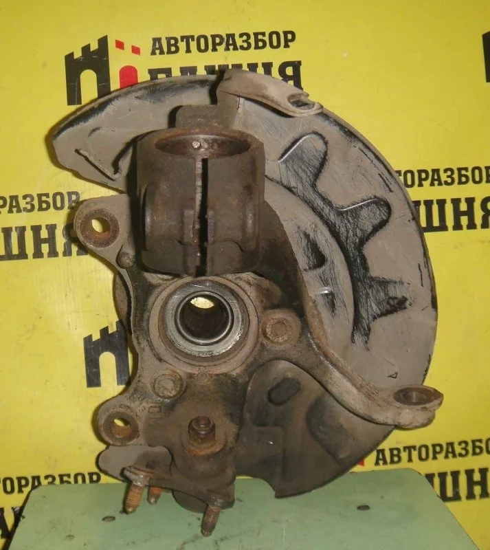 Кулак поворотный Volkswagen Golf 5Q0407256Q 7, правый