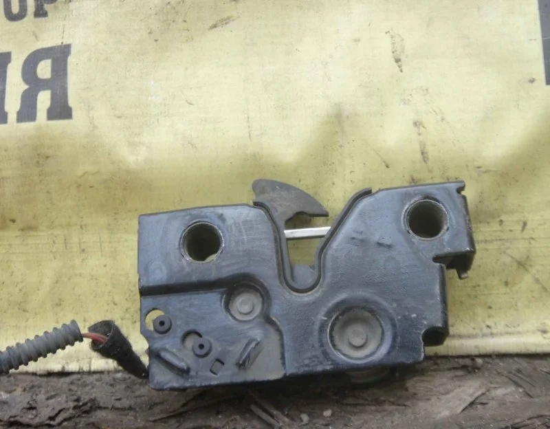 Замок капота Volkswagen Golf 5G1823509B 7