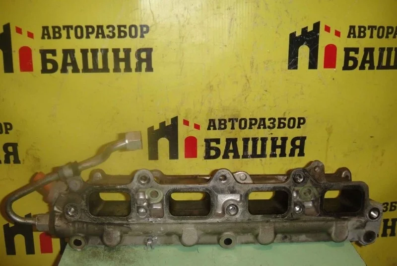 Рампа топливная Skoda Rapid 03C133202AQ