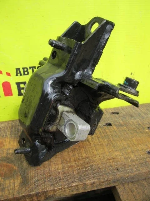 Подушка двигателя Skoda Rapid 6Q0199555AT, левая