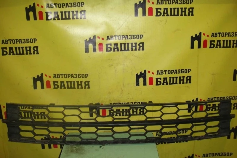 Решетка бампера Skoda Rapid 60U8536779B9
