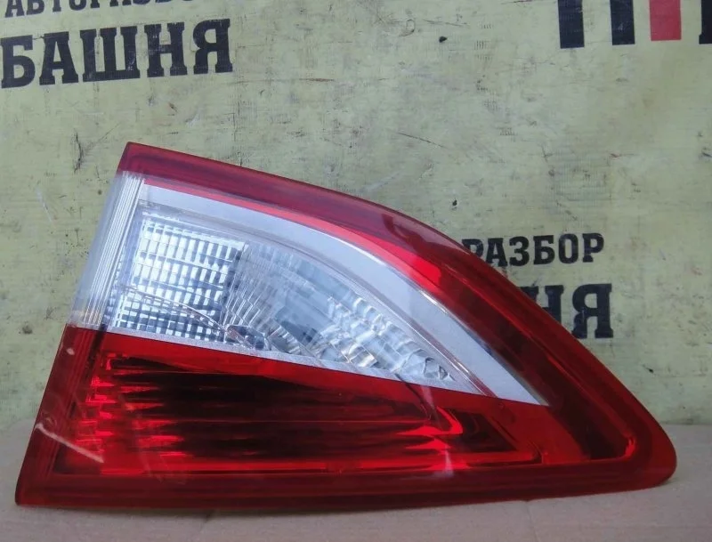 Фонарь внутренний Ford Kuga 2070896, левый