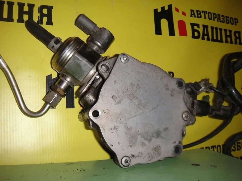 Насос вакуумный Skoda Octavia 06J145100B