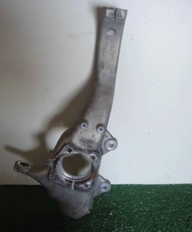 Кулак поворотный Bmw X5 31216869869 F15, передний левый