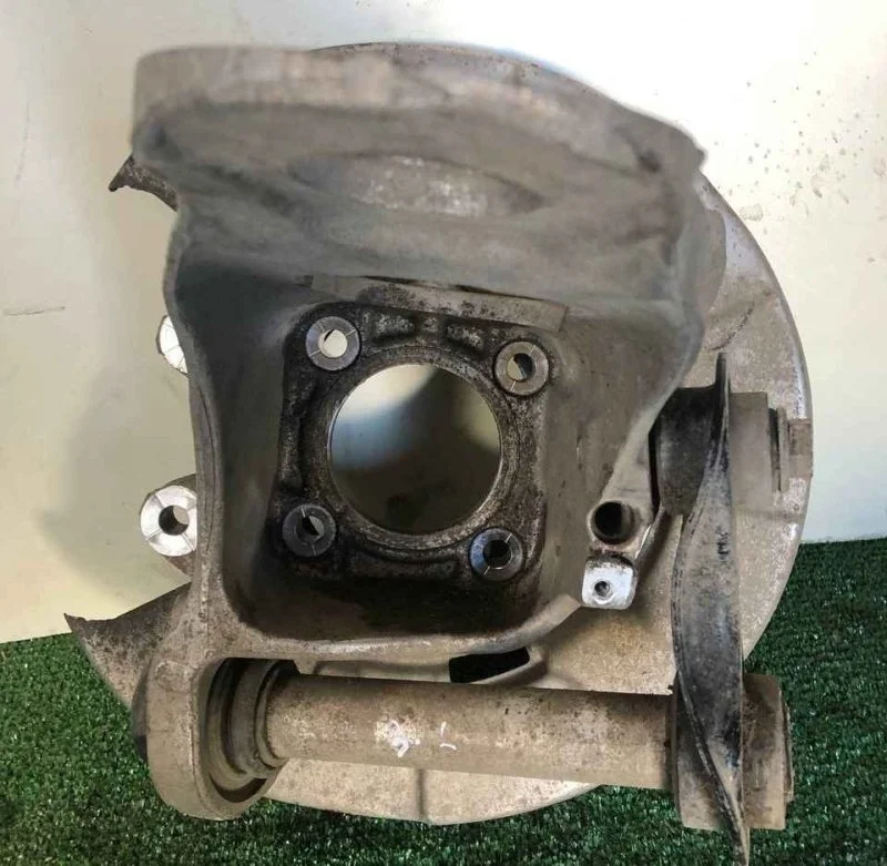 Кулак поворотный Bmw X5 33326879101 F15, задний левый