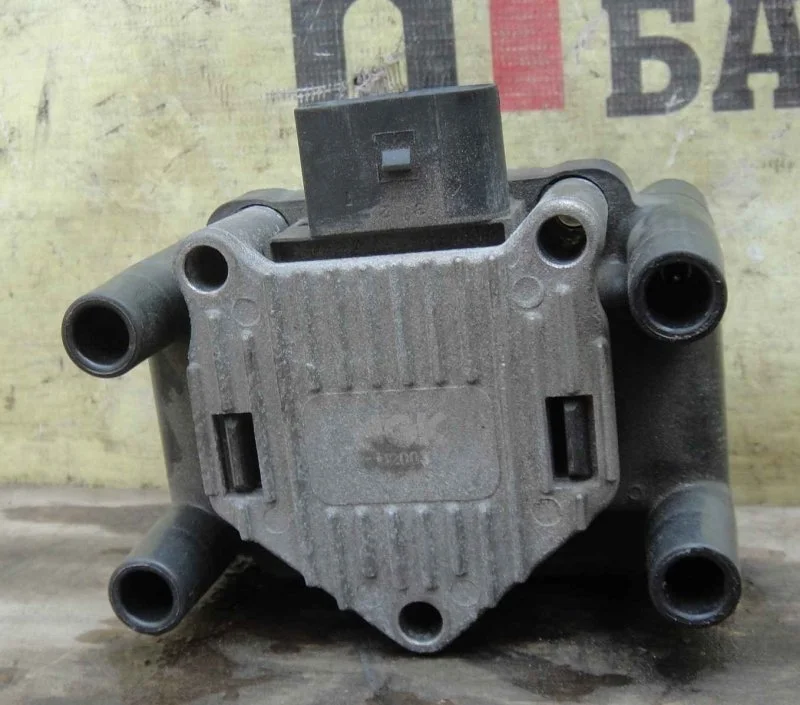 Катушка зажигания Skoda Yeti 032905106E