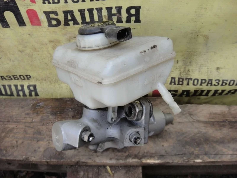 Главный тормозной цилиндр Audi Q5 8K0611021A