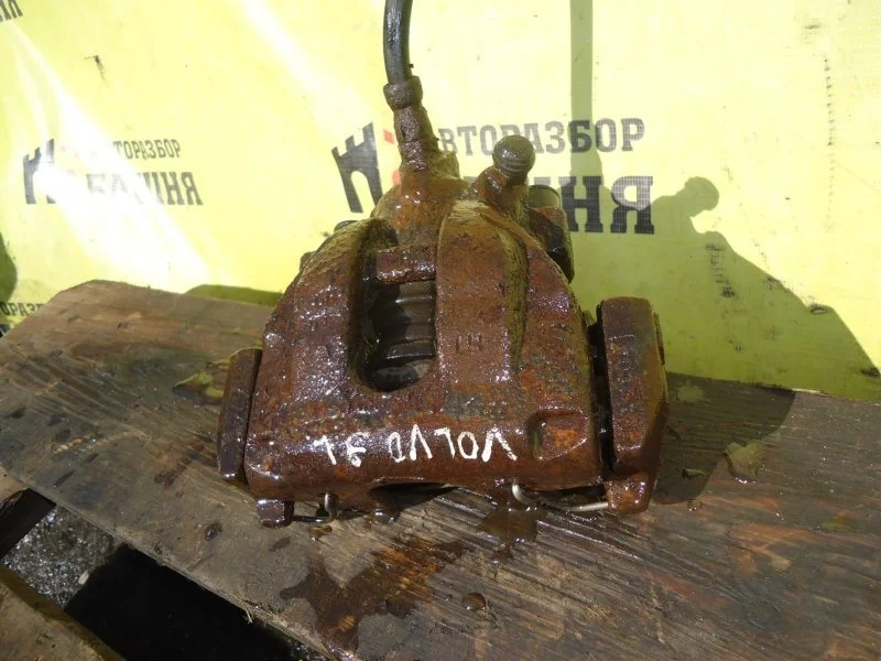 Суппорт тормозной Volvo S60 8251312, задний левый