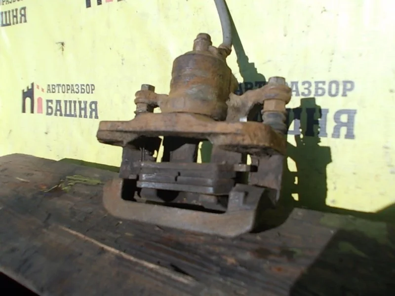 Суппорт тормозной Nissan Pathfinder 44011EB30A R51, задний левый