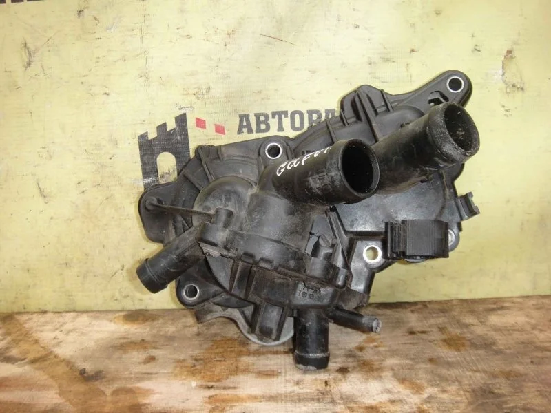 Корпус термостата Volkswagen Golf 04E121116C 7