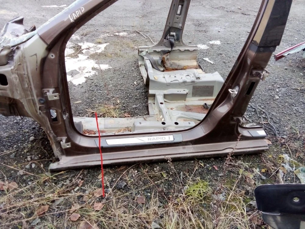 Порог кузова Skoda Rapid 5JH809605, левый