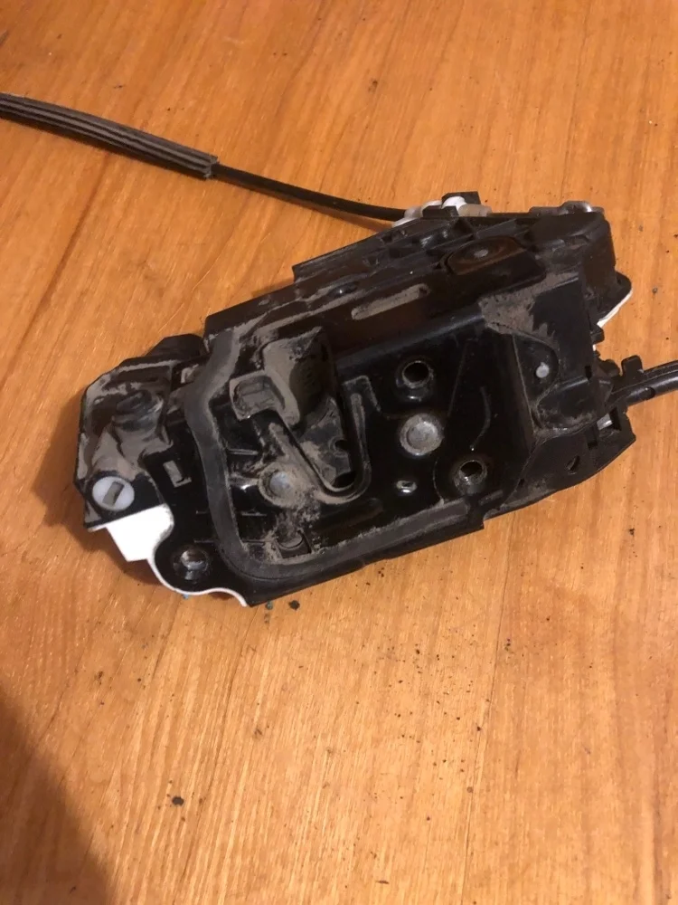 Замок двери Skoda Fabia 5N0839015D 2, задний левый