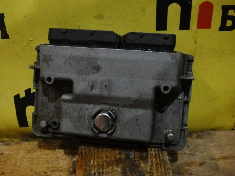 Блок управления двс Skoda Fabia 03E906019AE 2