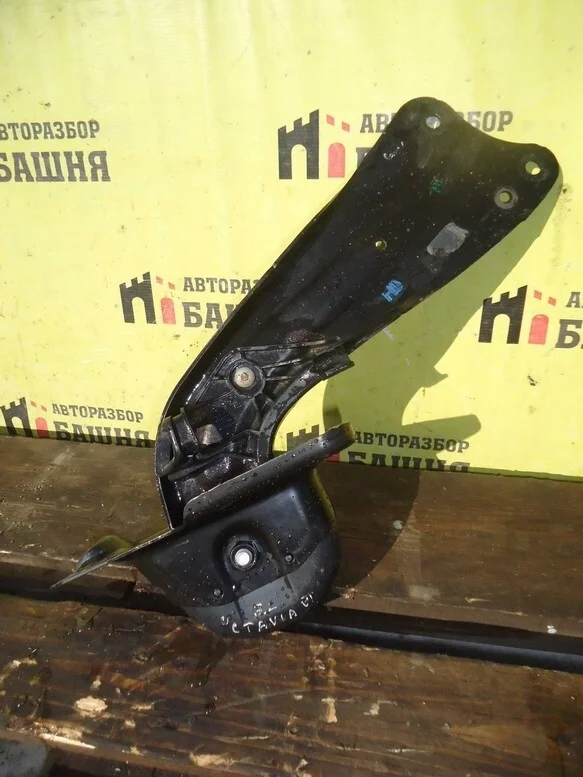 Рычаг Skoda Octavia 1K0505224K, задний правый