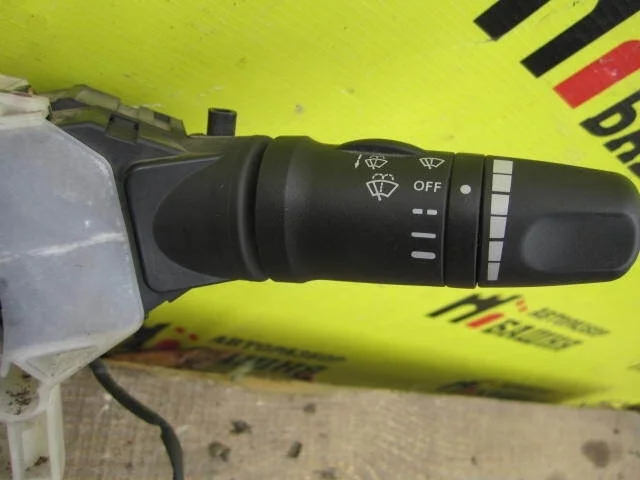 Подрулевой переключатель дворников Nissan Primera 25260AV710 P12