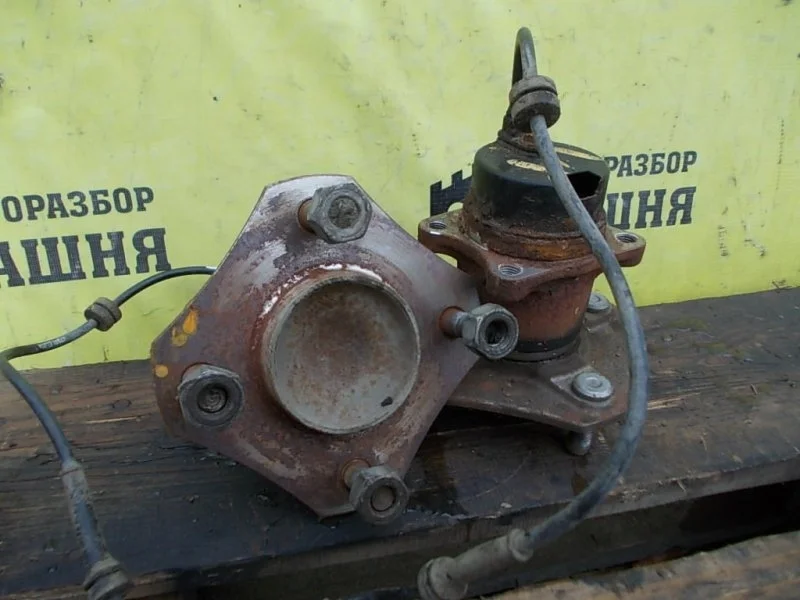 Ступица Nissan Tiida 43202EE500 C11, задняя