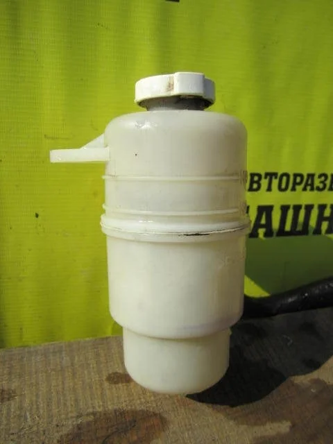 Бачок гур Mitsubishi Lancer MR403657 CS 4G18