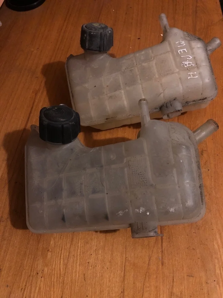 Бачок расширительный Renault Megane 7701474499