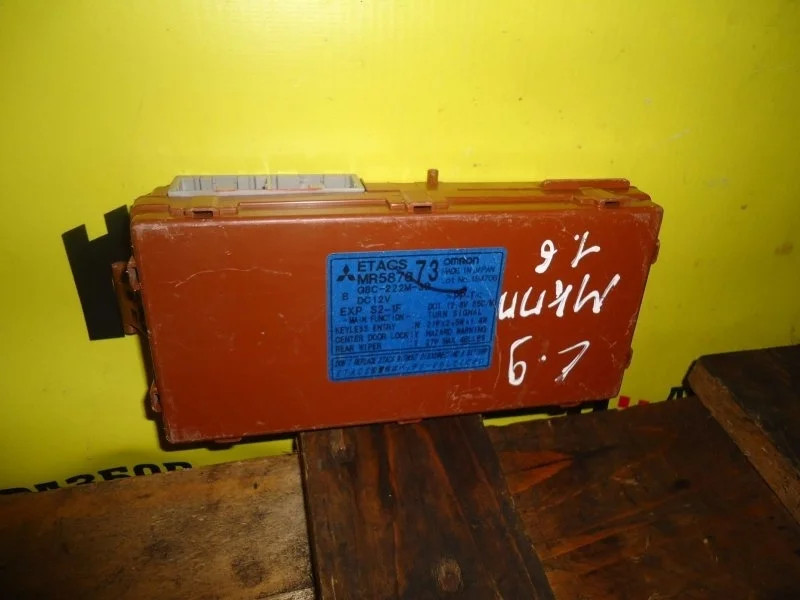 Блок предохранителей Mitsubishi Lancer MR587873 CS 4G18