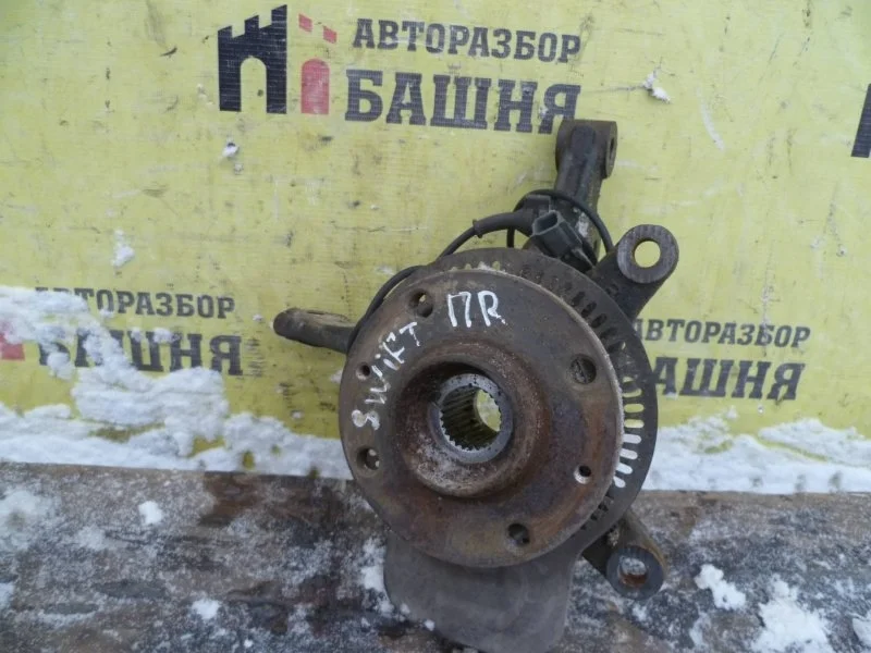 Кулак поворотный Suzuki Swift 2011 4511168L00, передний правый