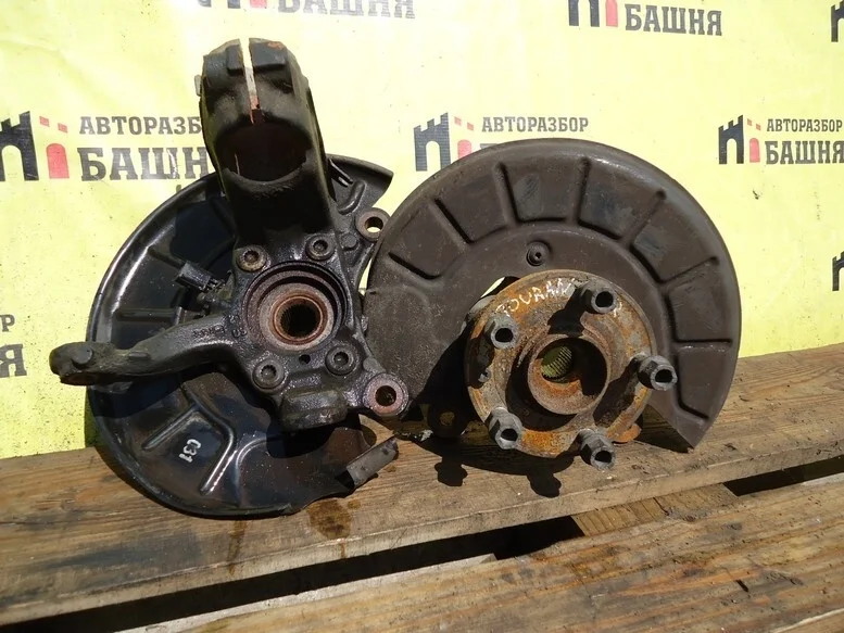 Кулак поворотный Volkswagen Touran 1K0407256AA, передний правый