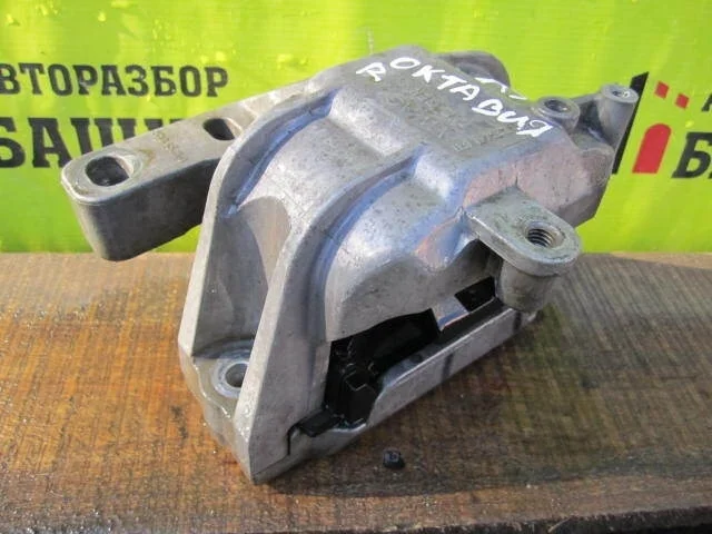 Подушка двигателя Skoda Octavia 1K0199262M, правая