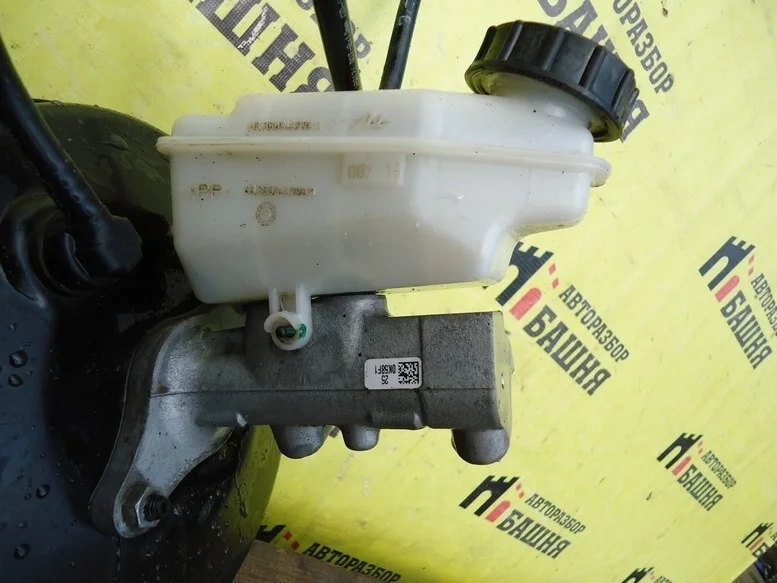 Главный тормозной Nissan Almera D60104AA8A G15 K4MC697