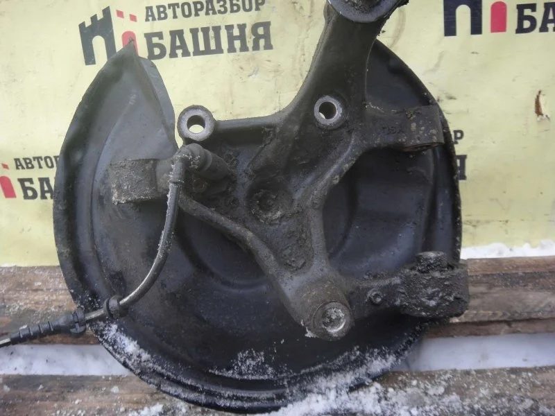 Кулак поворотный Volkswagen Jetta 5C0505436B, задний правый