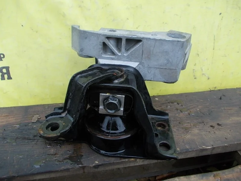 Подушка двигателя Nissan Tiida 11210ED50B C11, правая