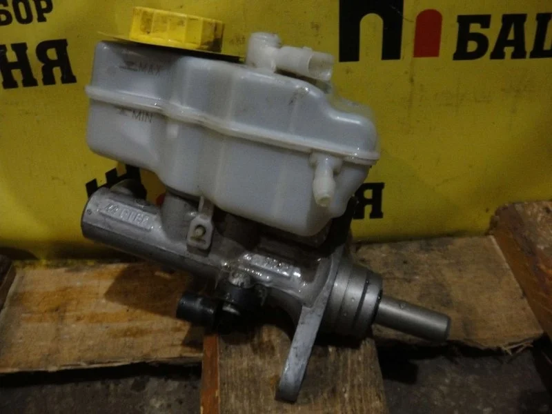 Главный тормозной цилиндр Skoda Fabia 2009 6Q0611019T 2