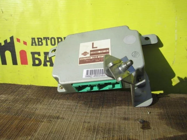 Блок управления Infiniti QX56 330847S115 JA60