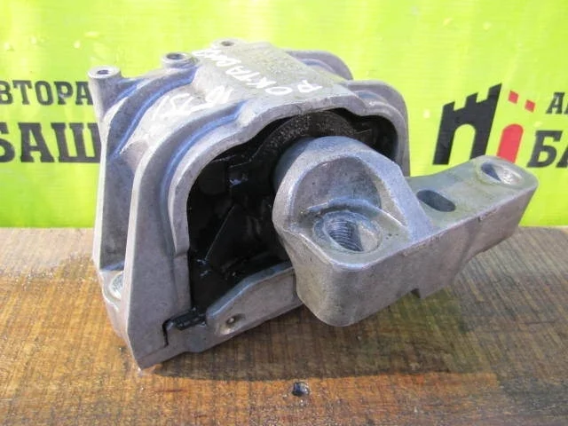 Подушка двигателя Skoda Superb 1K0199262M, правая