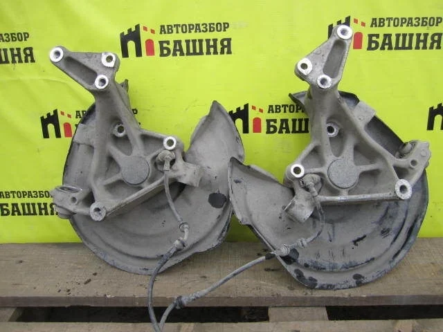 Кулак поворотный Volkswagen Passat 3C0505433K B6, задний левый