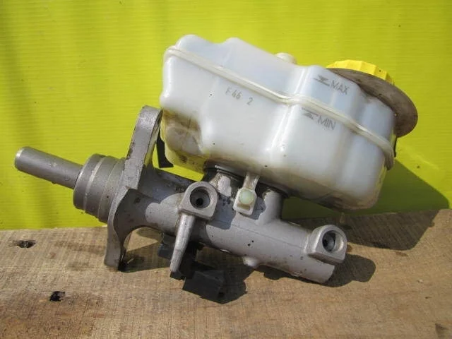 Главный тормозной цилиндр Volkswagen Polo 6R1611019A