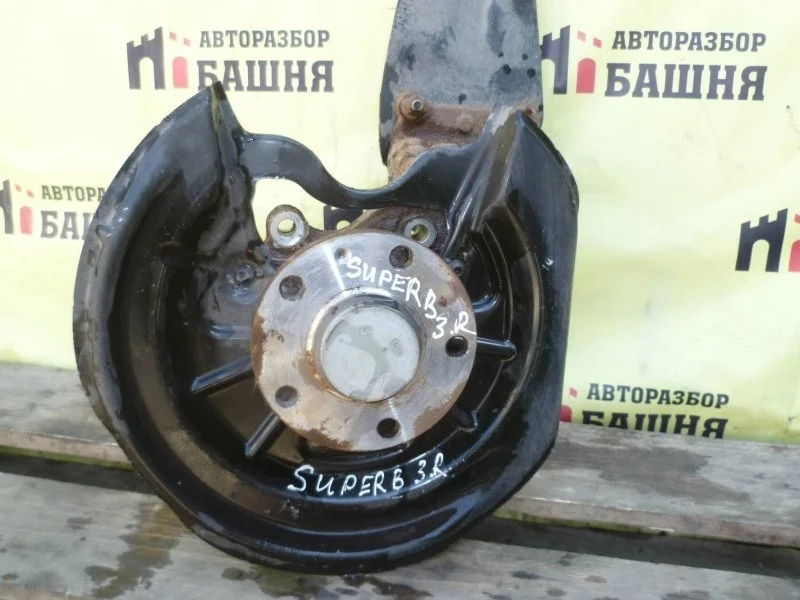 Кулак поворотный Skoda Superb 1K0505436AE, задний правый