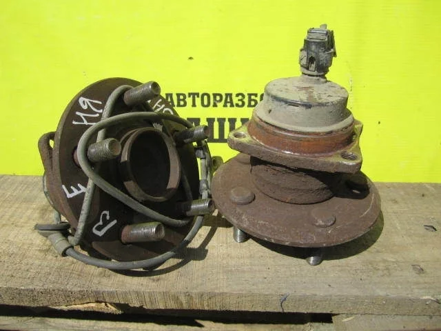 Ступица Toyota Avensis 4245005040, задняя