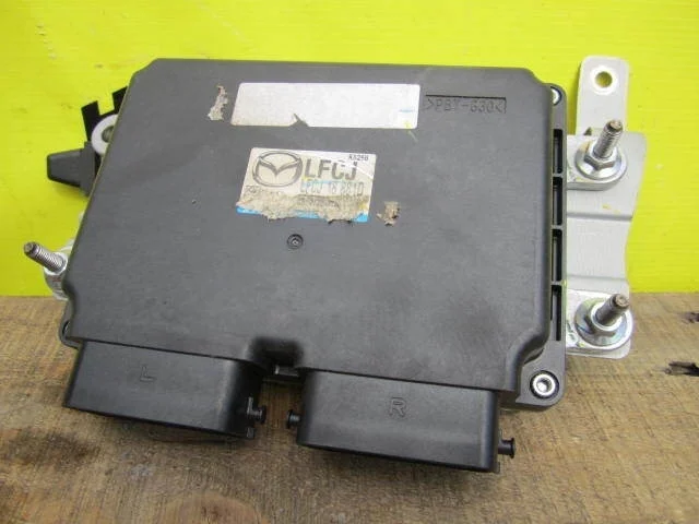 Блок управления двс Mazda 6 LF4J18881E GH L8