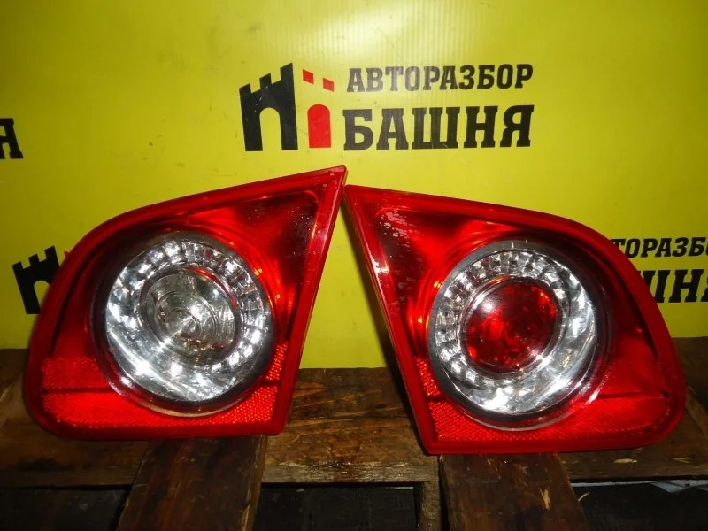 Фонарь внутренний Volkswagen Passat 3C5945093E, левый