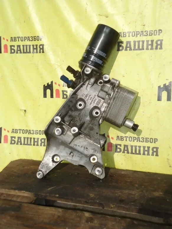 Кронштейн Volkswagen Passat 06J903143AH