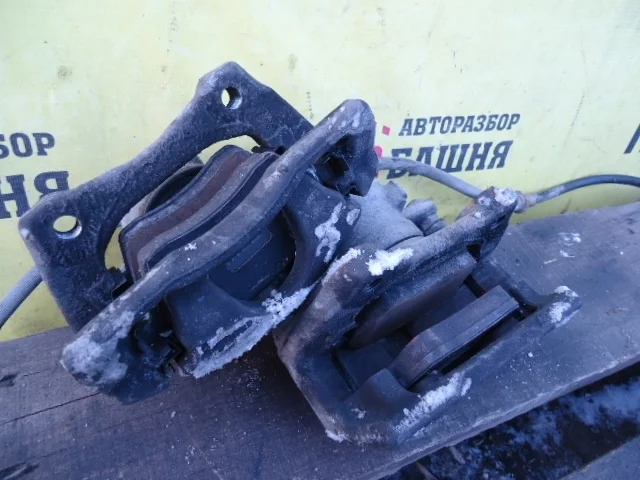 Суппорт Nissan Note 41011AX60A E11, передний левый