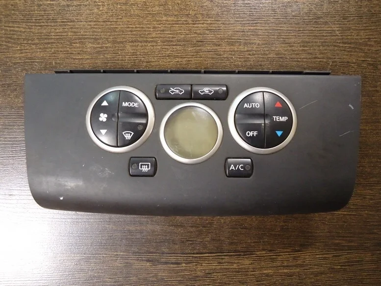 Блок управления отопителя Nissan Tiida 27510ZW90A C11