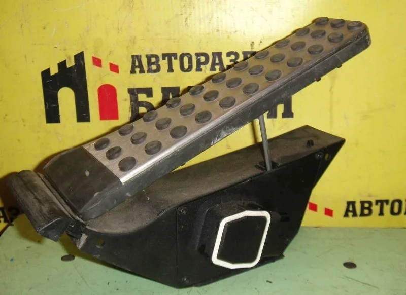 Педаль газа Mercedes E-Class A2043000004 W207