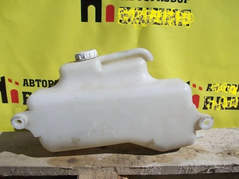 Бачок расширительный Mitsubishi L200 MN135072 KB4T 4D56